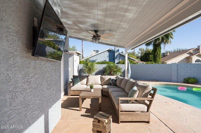 Building Photo - 2826 N Villas Ct