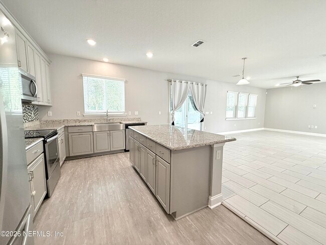 Building Photo - 12357 Sea Island Dr