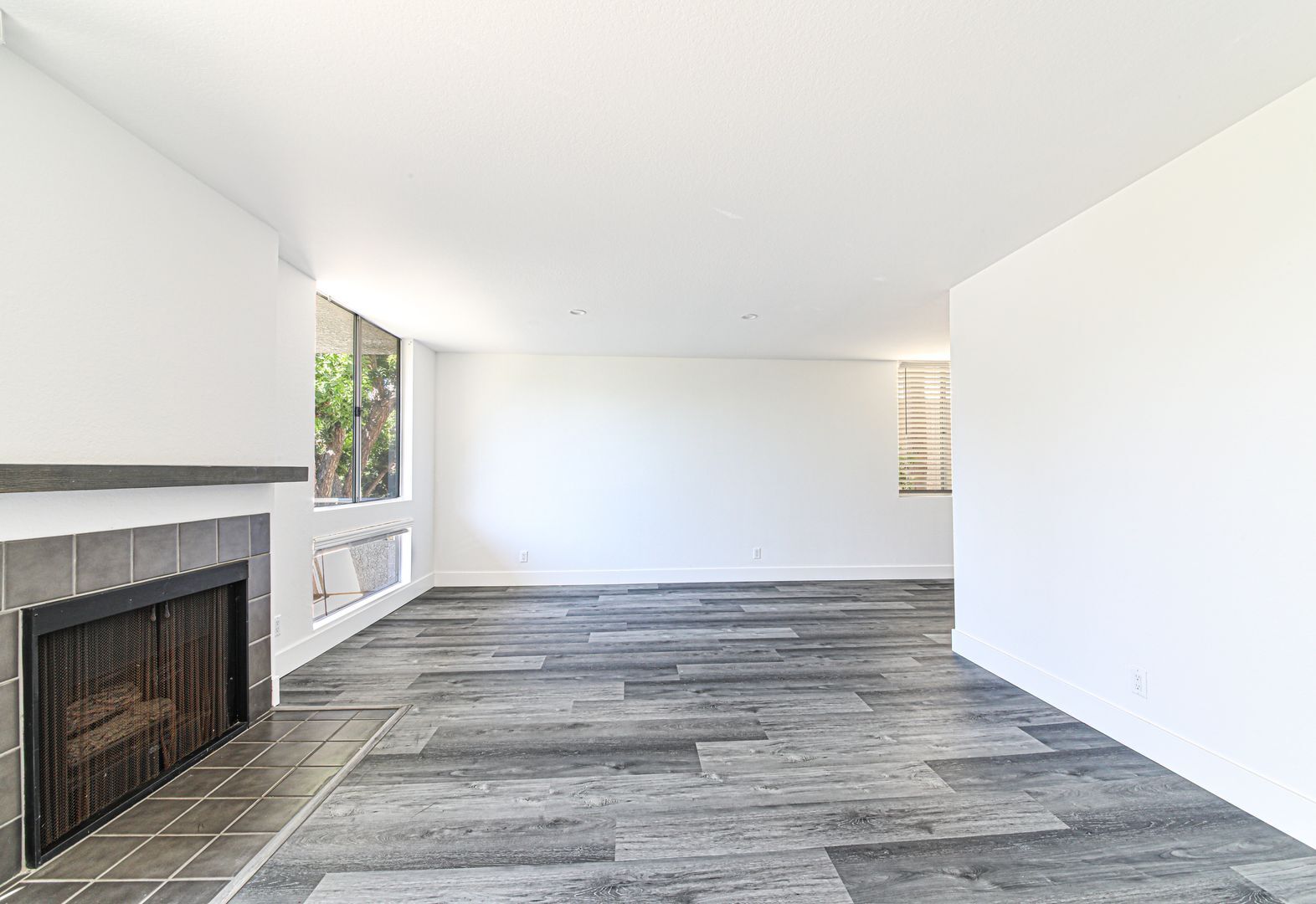 Building Photo - 1751 S Bentley Ave