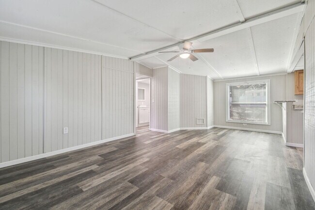 Building Photo - 39510 Sunburst Dr