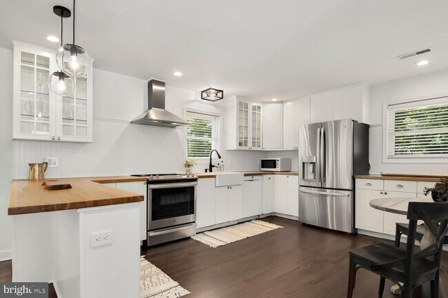 Building Photo - 6670 Cedar Cove Rd