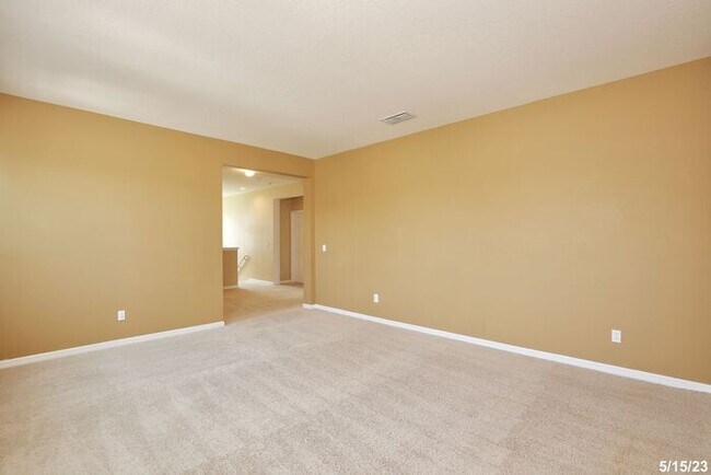 Building Photo - Gorgeous 4/3.5 Home with a Large Fenced Ba...