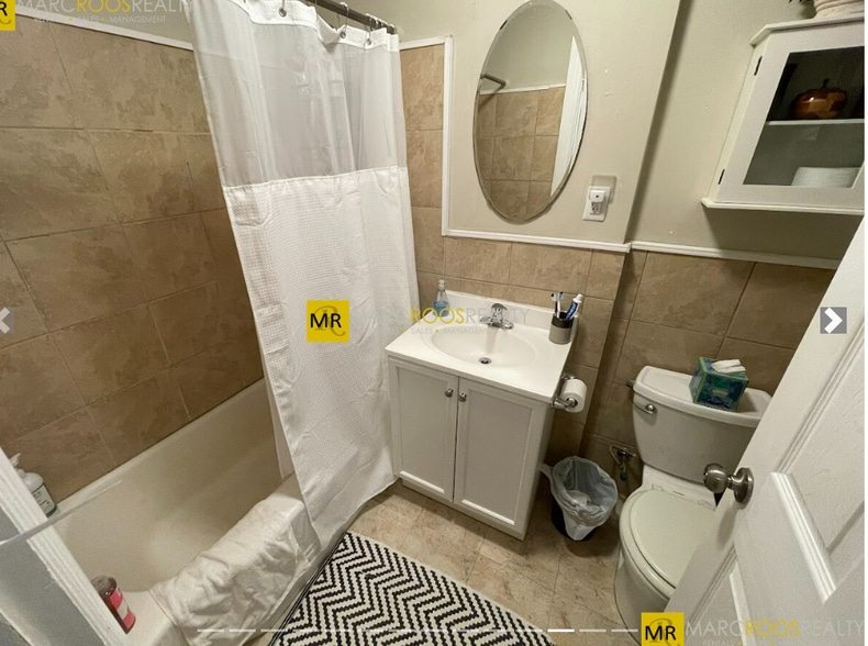 Building Photo - 1487 Beacon St