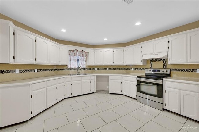 Building Photo - 23 Tulip Cir