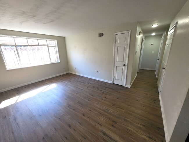 Building Photo - 3 bed 1 bath duplex in Clayton - $500 Off