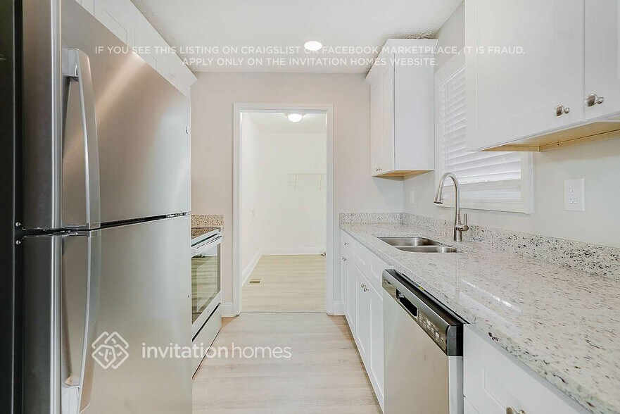 Building Photo - 5484 Pine Dr SW