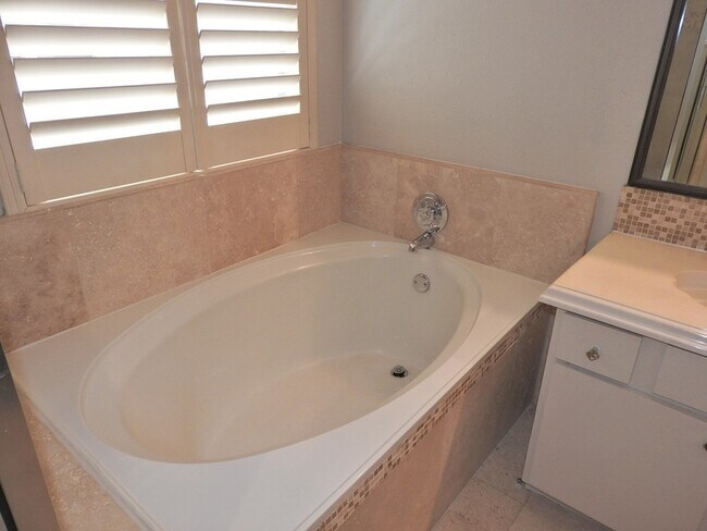 Building Photo - 4427 Wavertree Dr