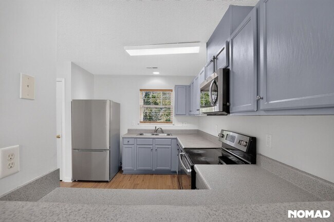 Building Photo - 805 Hopewell St