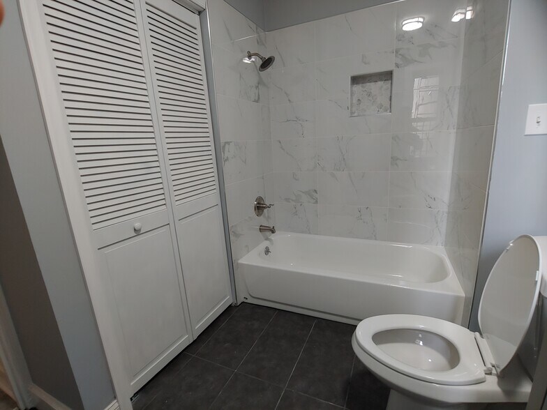 Building Photo - 33 S Calhoun St