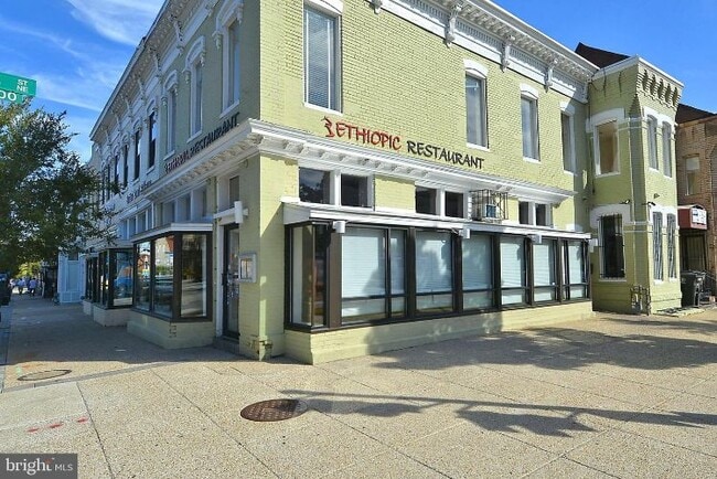 Building Photo - 825 11th St NE