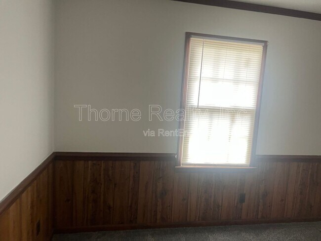 Building Photo - 200 Barnhill Ave