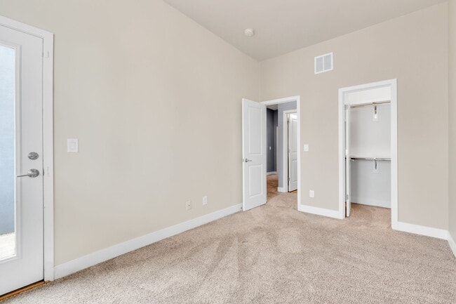 Building Photo - 3119 W 19th Ave