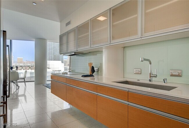 Building Photo - 3726 S Las Vegas Blvd