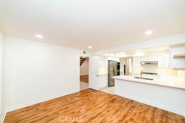 Building Photo - 10 Oak Tree Ln