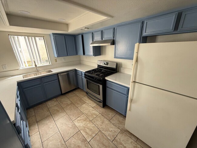 Building Photo - Spacious 3 Bed / 2.5 Bath Townhome in Prime San Gabriel Location