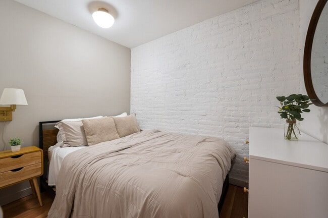 Building Photo - 309 W 28th St