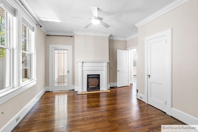 Building Photo - BEAUTIFUL ONE STORY BRICK HOME IN DOWNTOWN...