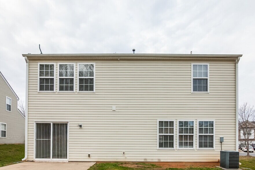 Building Photo - 10818 Glenluce Ave