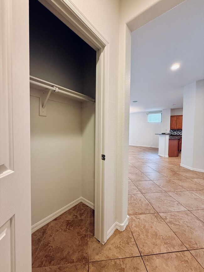 Building Photo - Beautiful Sun City Anthem home-55+ Community Available Now!