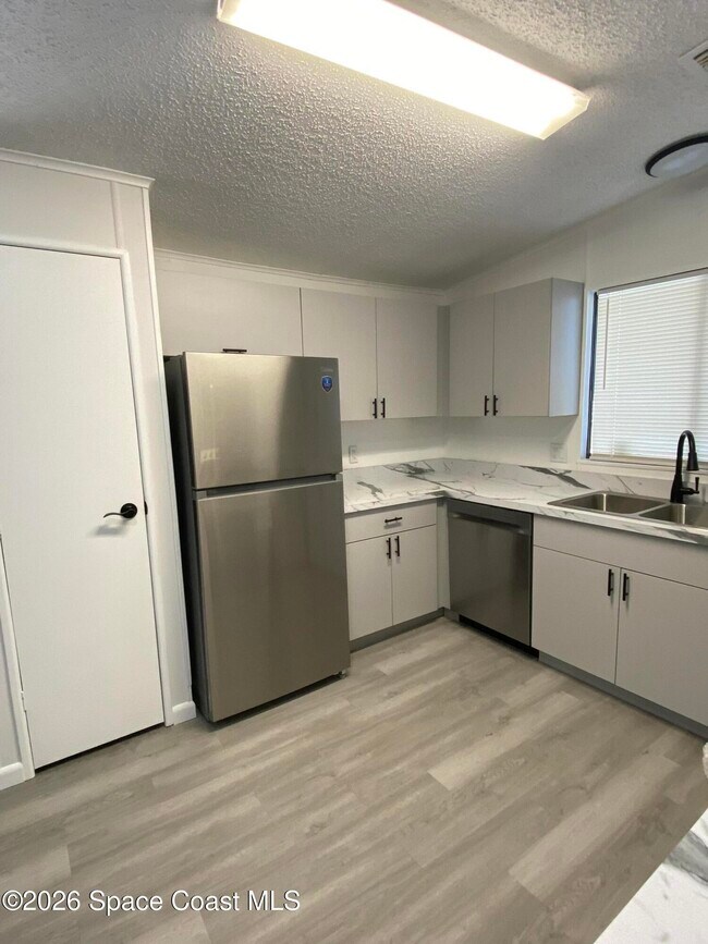 Building Photo - 1925 Sago Palm St NE