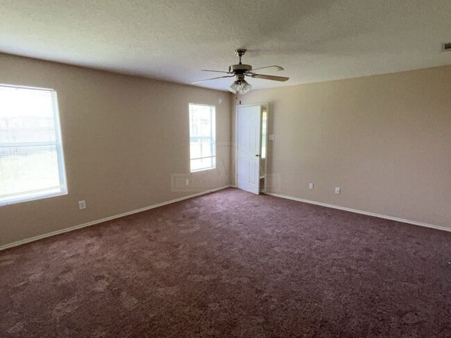 Building Photo - 3308 Lakecrest Dr