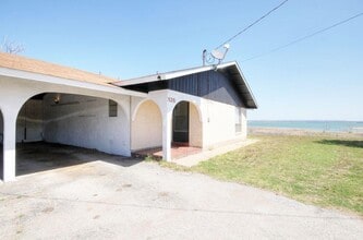 Building Photo - 126 Lake Breeze Dr