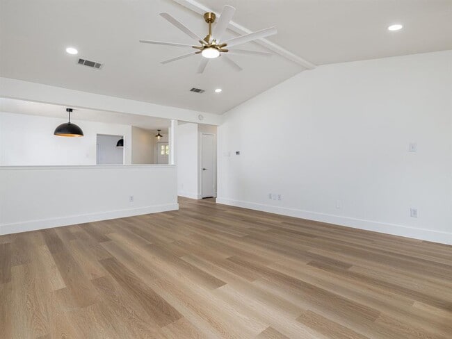 Building Photo - 13000 Meadowheath Cove