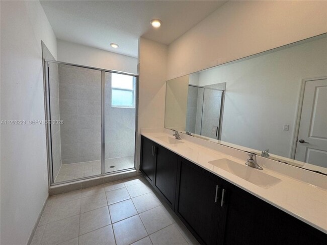 Building Photo - 1110 SE 27th Terrace