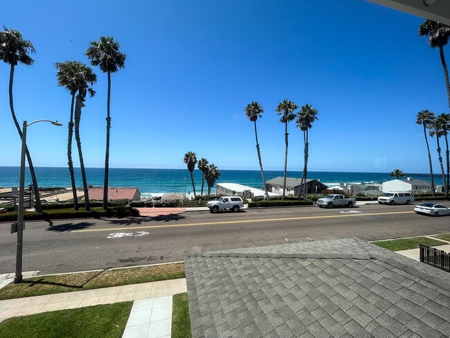 Building Photo - 1920's Charm with Ocean and Pier Views!!