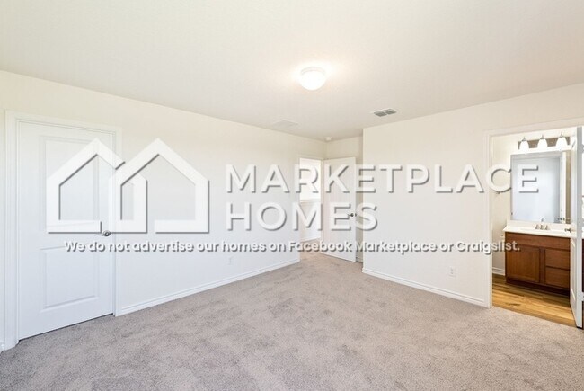 Building Photo - 4013 Woodside Dr