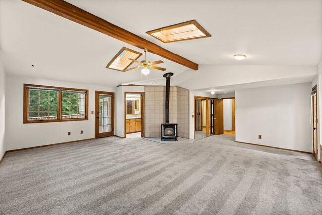 Building Photo - Stunning 4-Bed Gig Harbor Home for Rent | ...