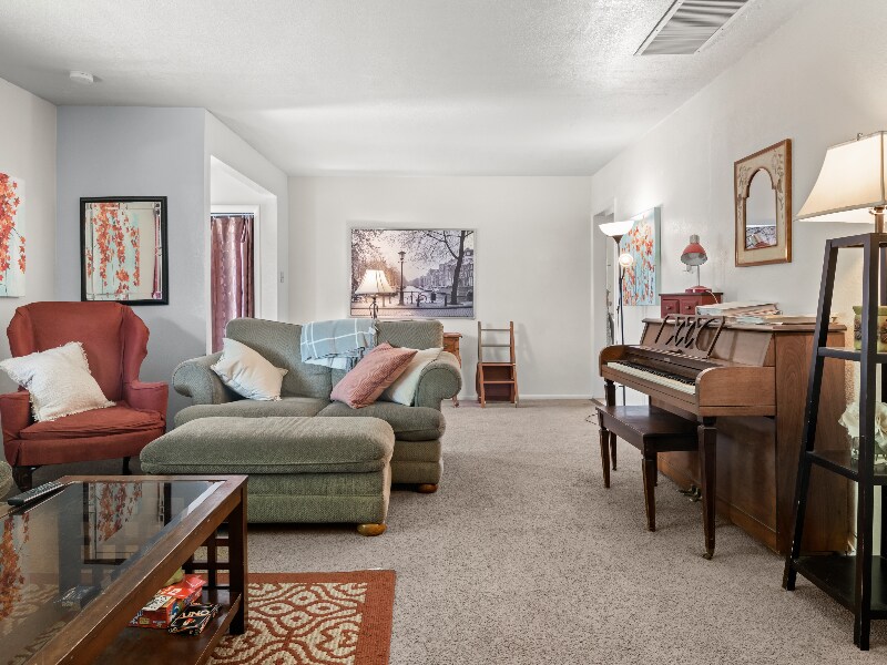 Building Photo - 544 E 600 N