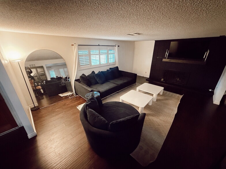 Building Photo - 1350 Kevin Ave