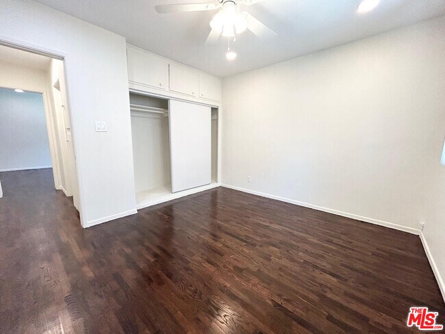 Building Photo - 1146 N Formosa Ave