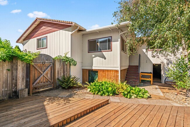 Building Photo - 1490 Carobelle Ct