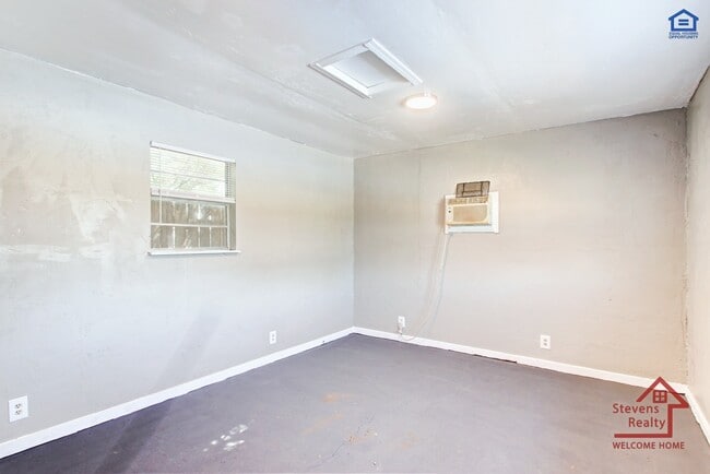 Building Photo - 4225 SE Elmhurst Ln