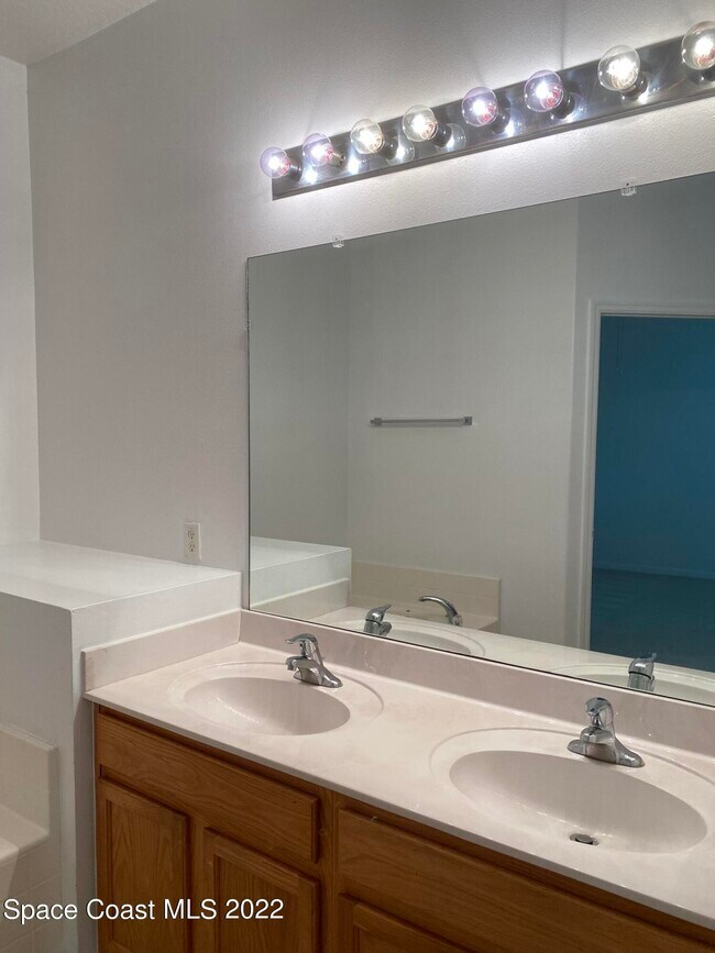 Building Photo - 1737 Fairlight St NW