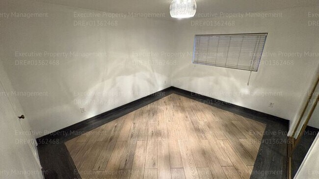 Building Photo - 3 bedroom 2 bathroom home with pool and near shopping centers.