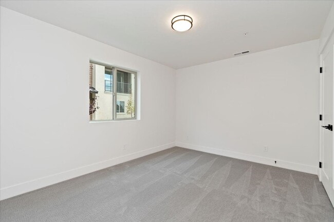 Building Photo - BRAND NEW 3 bed 3.5 bath townhouse