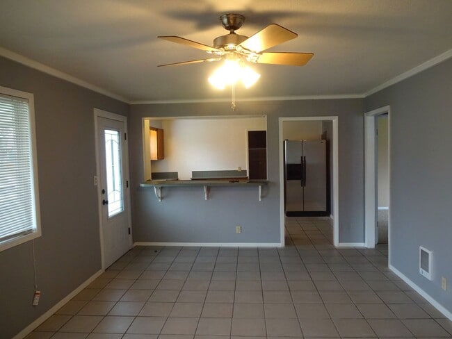 Building Photo - Coming Soon - Cute & Convenient Springfield Home.