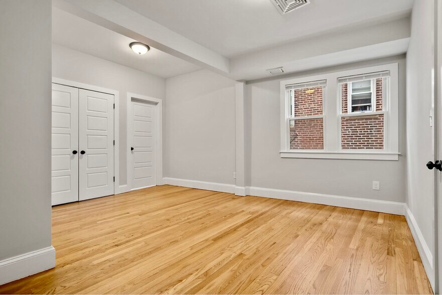Building Photo - 129 Sutherland Rd