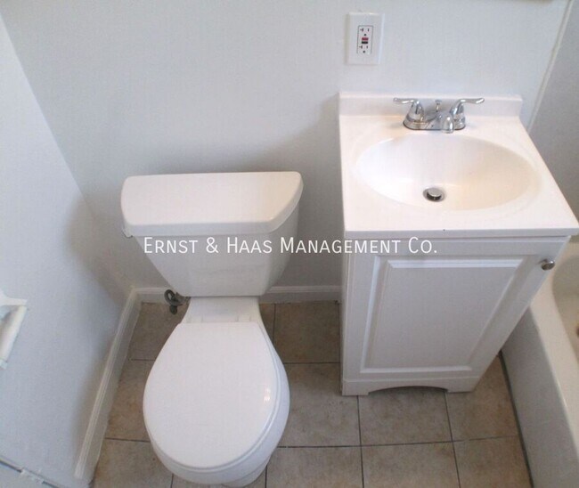 Building Photo - 815 E 9th St