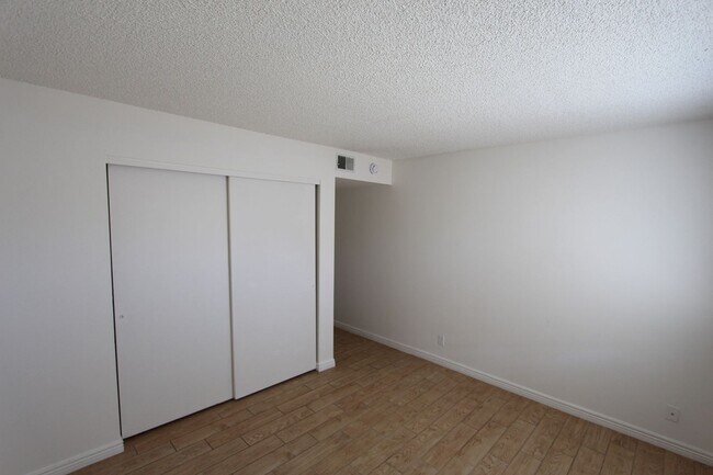 Building Photo - 2 Bedroom Condo in Pineview Village | Ground-Level Unit