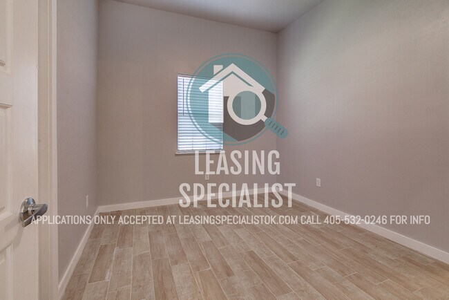 Building Photo - AMAZING NORMAN HOME AVAILABLE TO PRE-LEASE...