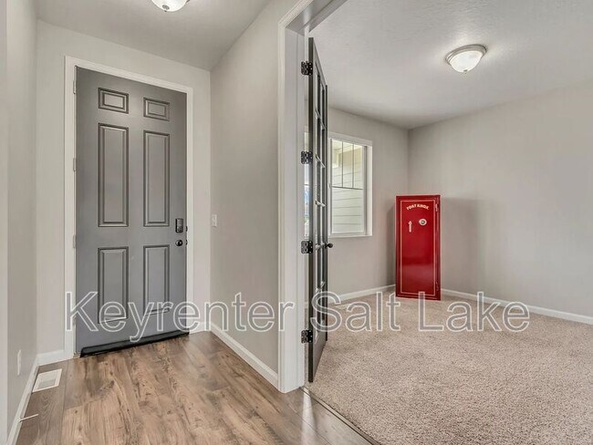 Building Photo - 31 N Palomino Way