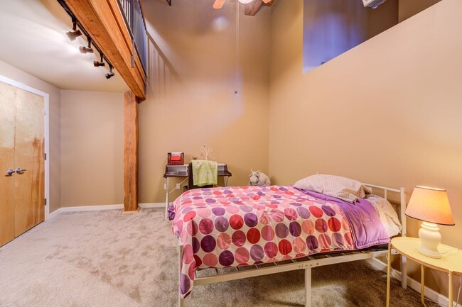 Building Photo - Huge Luxury 2 Story Condo with Private Rooftop Deck!