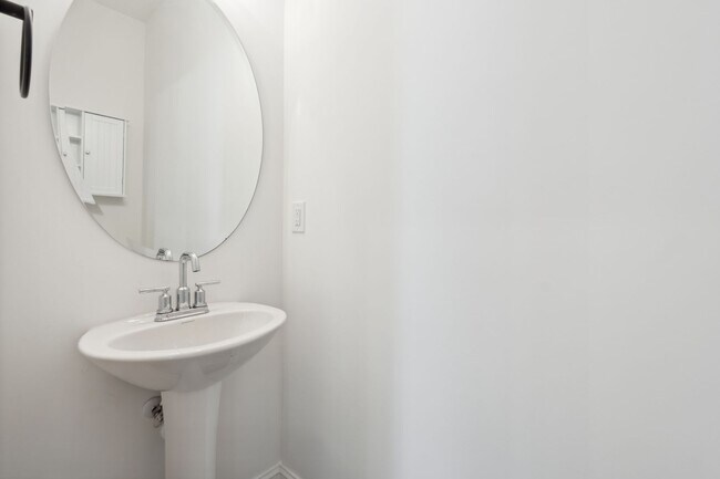 Building Photo - 2804 Cannada Ave