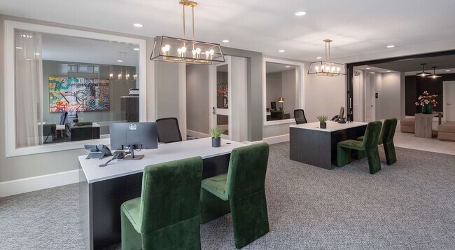 Primary Photo - 2425 Bell St