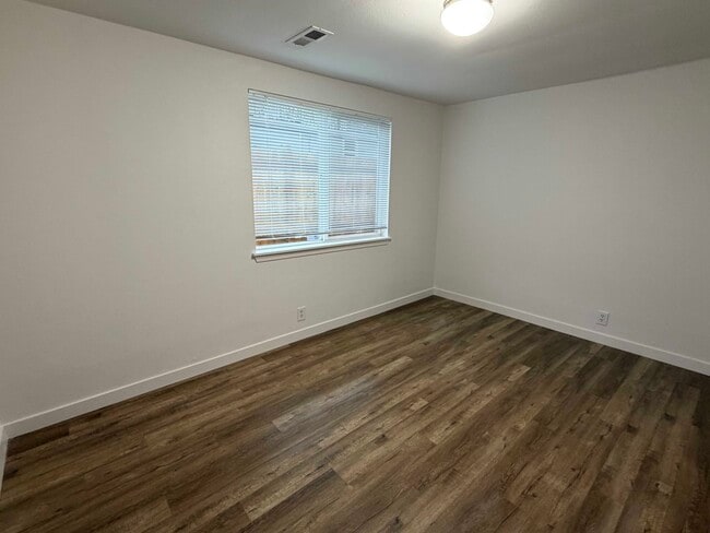 Building Photo - 16606 111th Ave SE