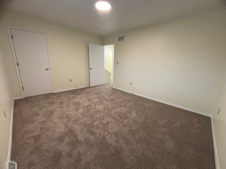 Building Photo - 526 Broadway Ave